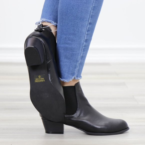 Black Faux Low Cut Leather Ankle Chelsea Boots - Picture 11 of 11